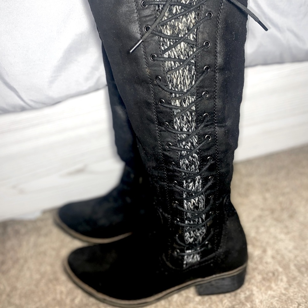 Size 9 winter boots!Super cute with a hard bottom!